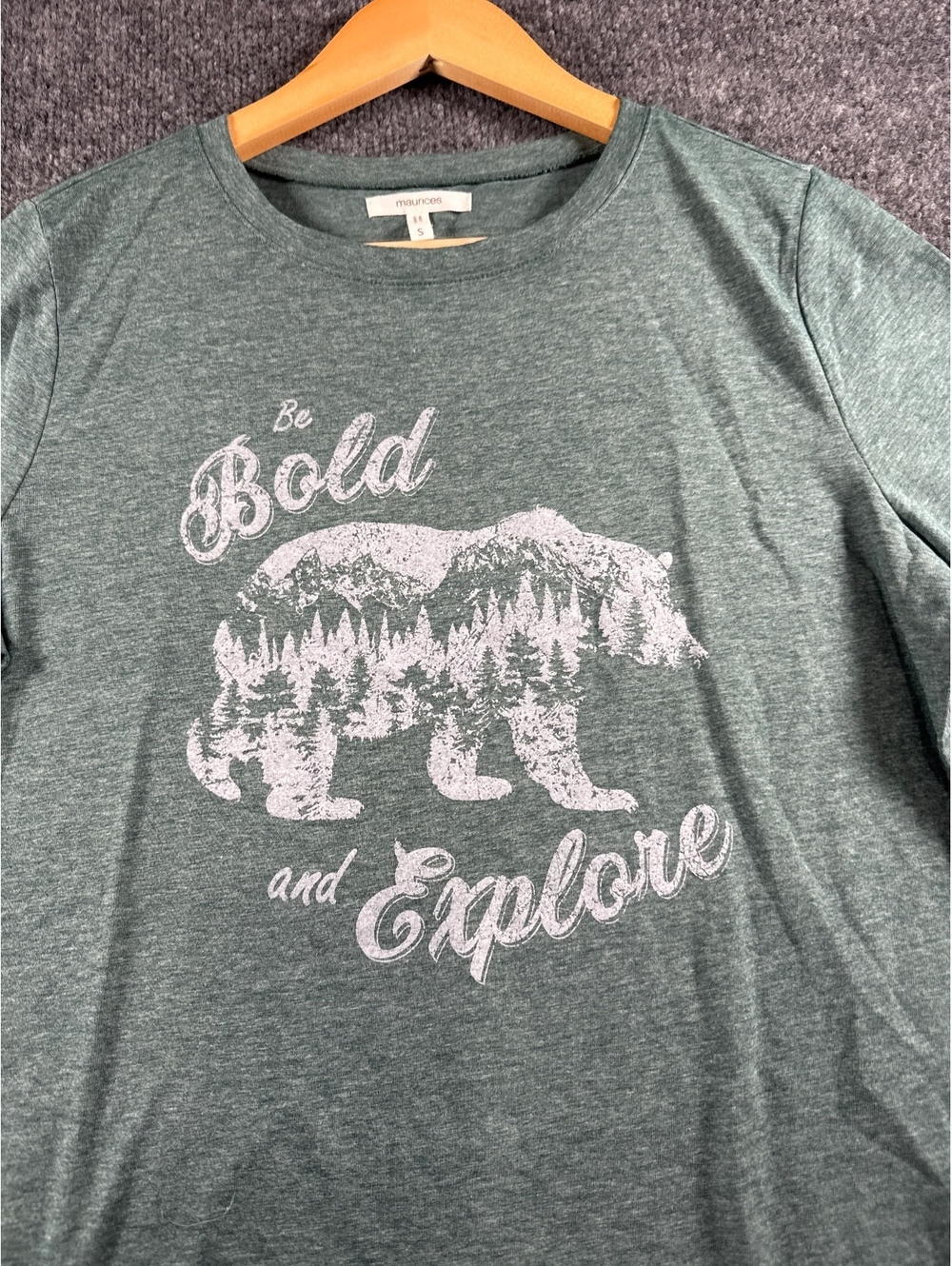 Maurices Be Bold and Explore Bear Graphic T Shirt Womens Small Green Outdoor